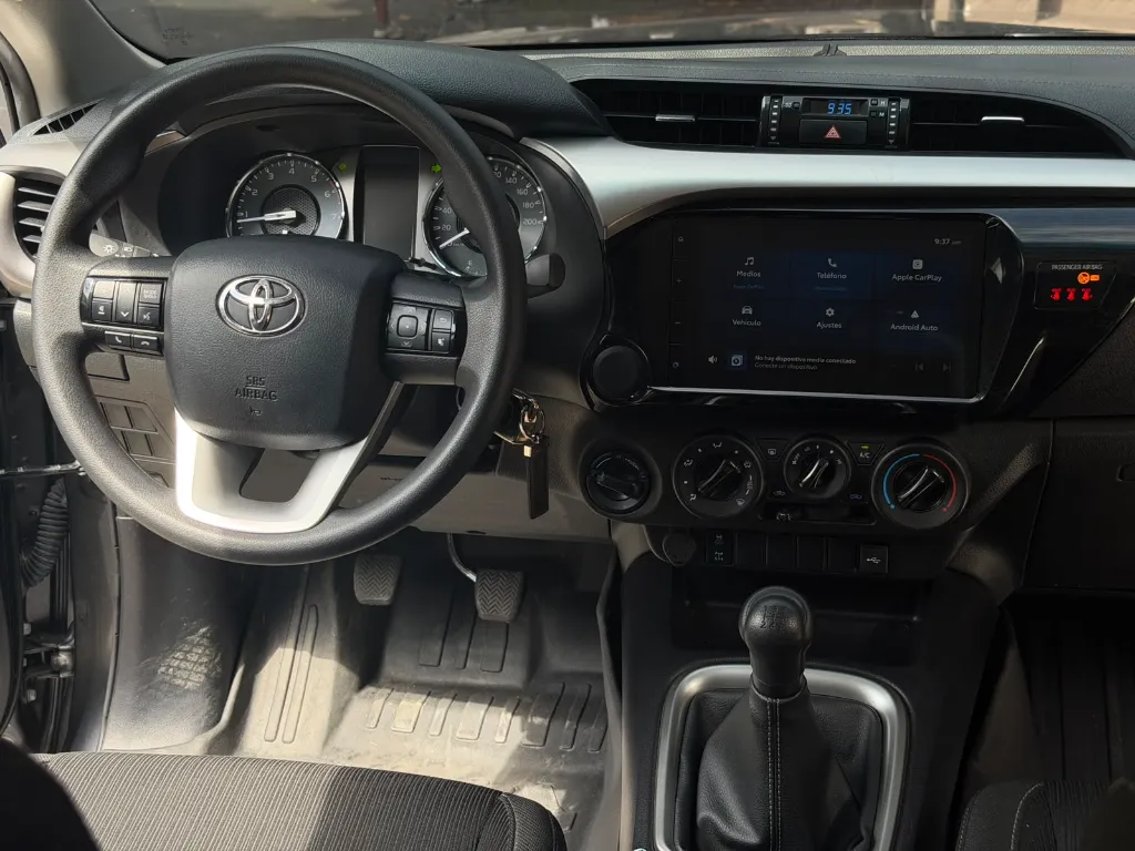 TOYOTA HILUX SR 2.7 GASOLINA 4X4 2025 (11).webp