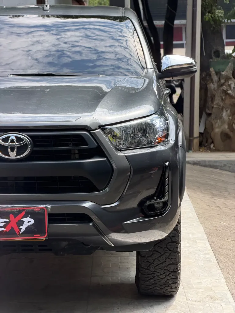 TOYOTA HILUX SR 2.7 GASOLINA 4X4 2025 (22).webp