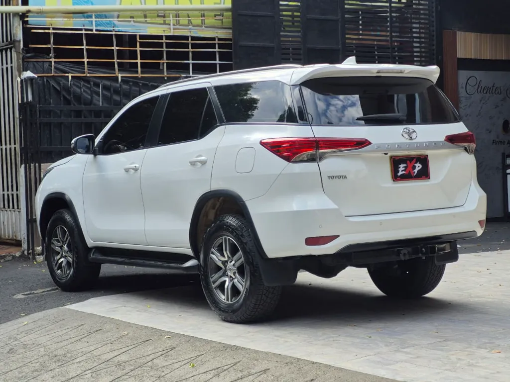 TOYOTA FORTUNER SR 4X4 2021