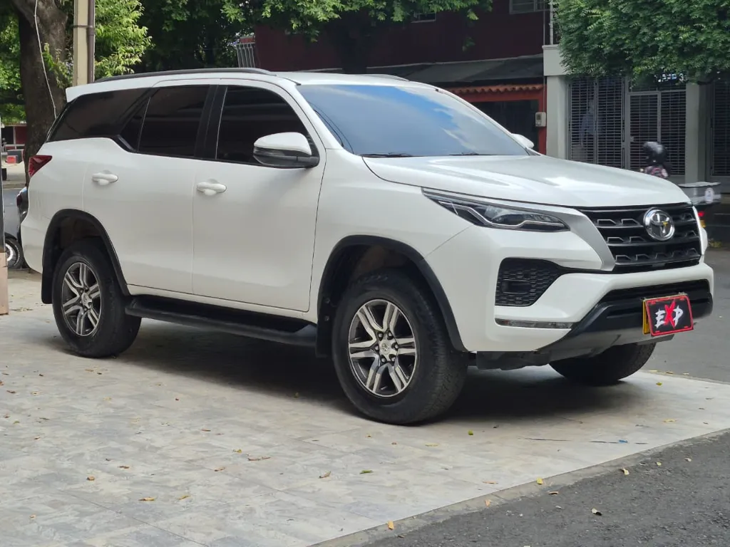 TOYOTA FORTUNER SR 4X4 2021