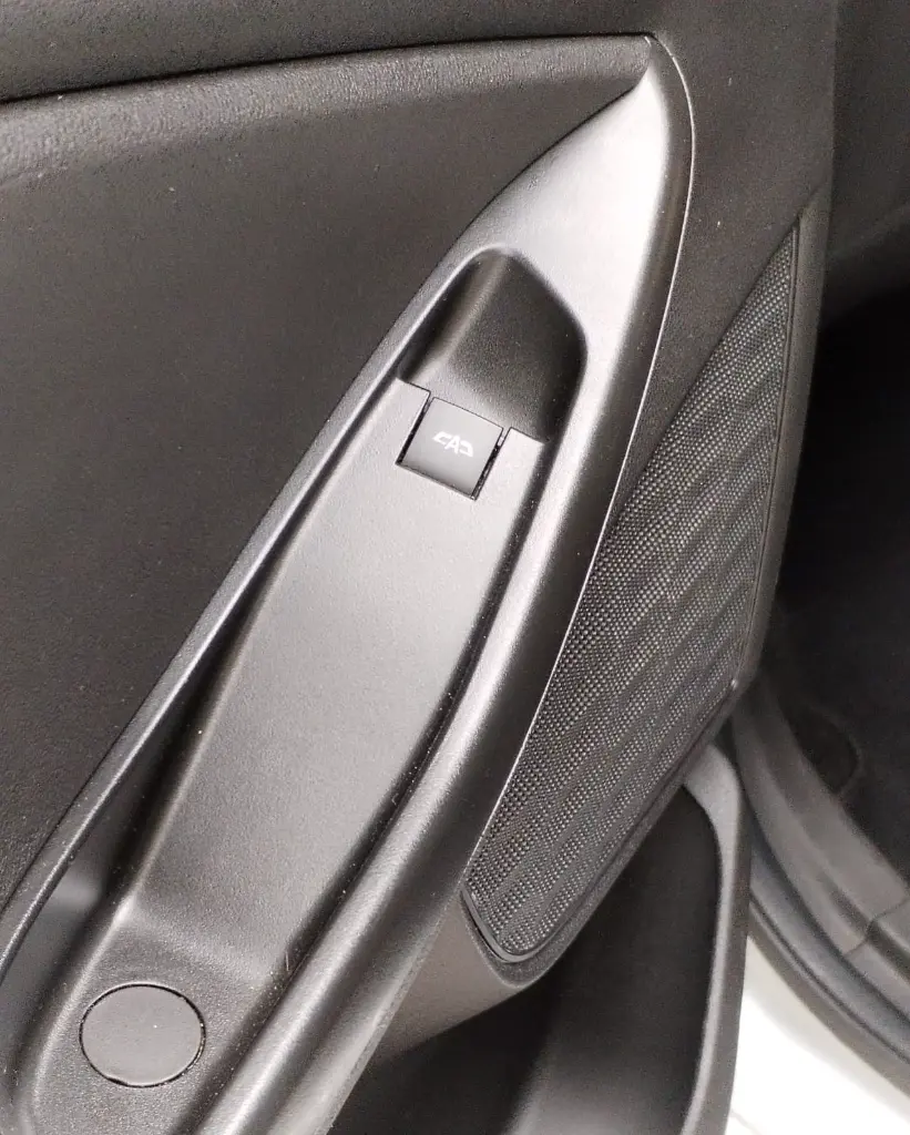 CHEVROLET TRACKER TURBO LS MT 2022 (6).webp