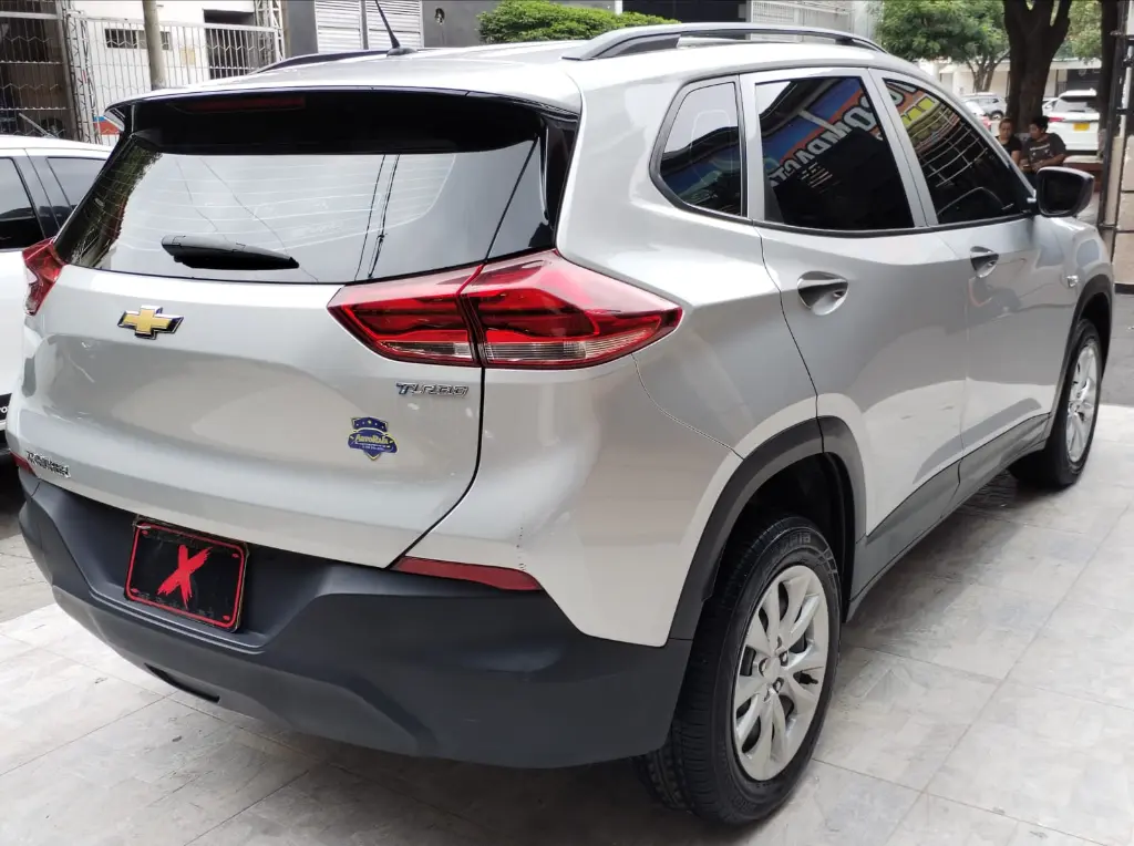 CHEVROLET TRACKER TURBO LS MT 2022 (22).webp