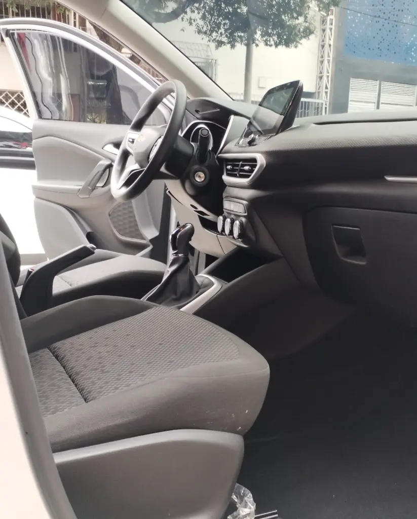 CHEVROLET TRACKER TURBO LS MT 2022 (13).webp