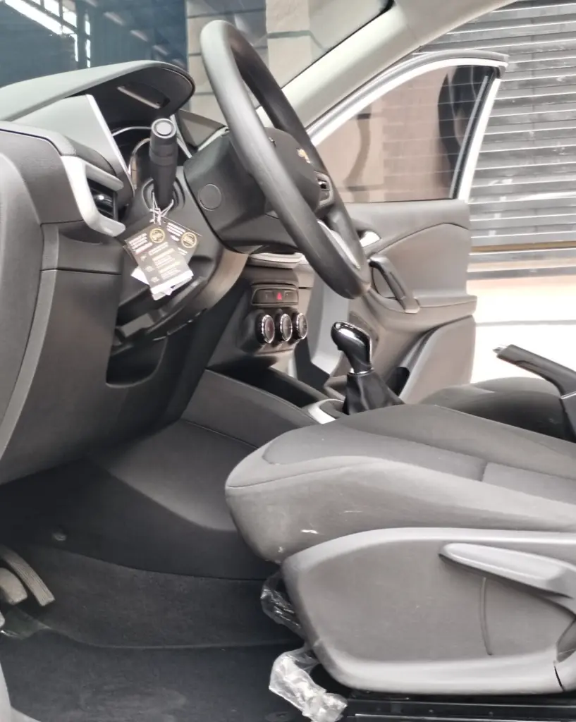 CHEVROLET TRACKER TURBO LS MT 2022 (8).webp