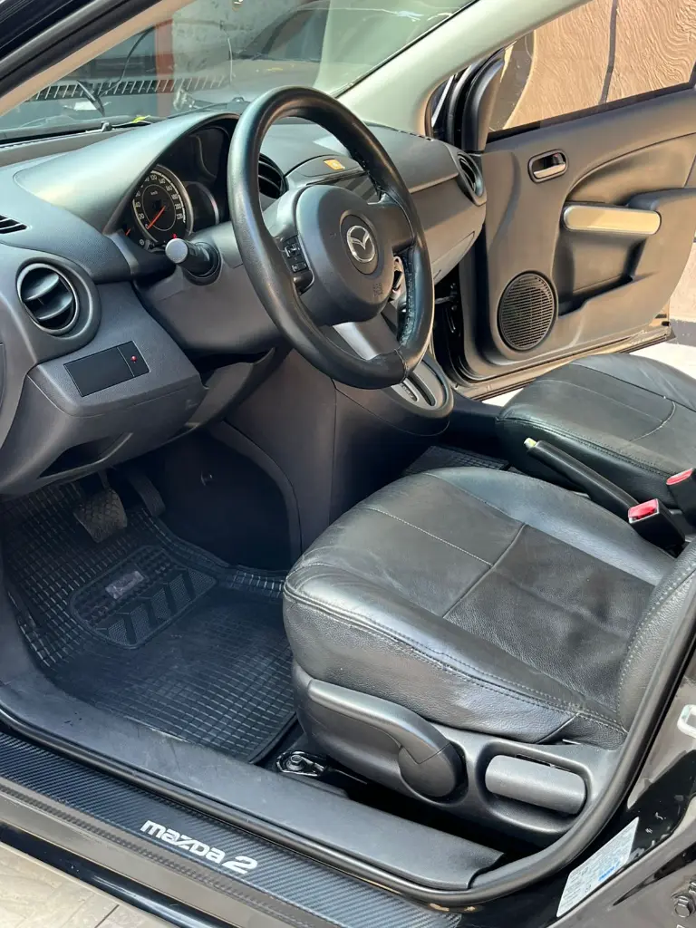 MAZDA 2 HACTH BACK AUTOMÁTICO MOD 2014 (17).webp