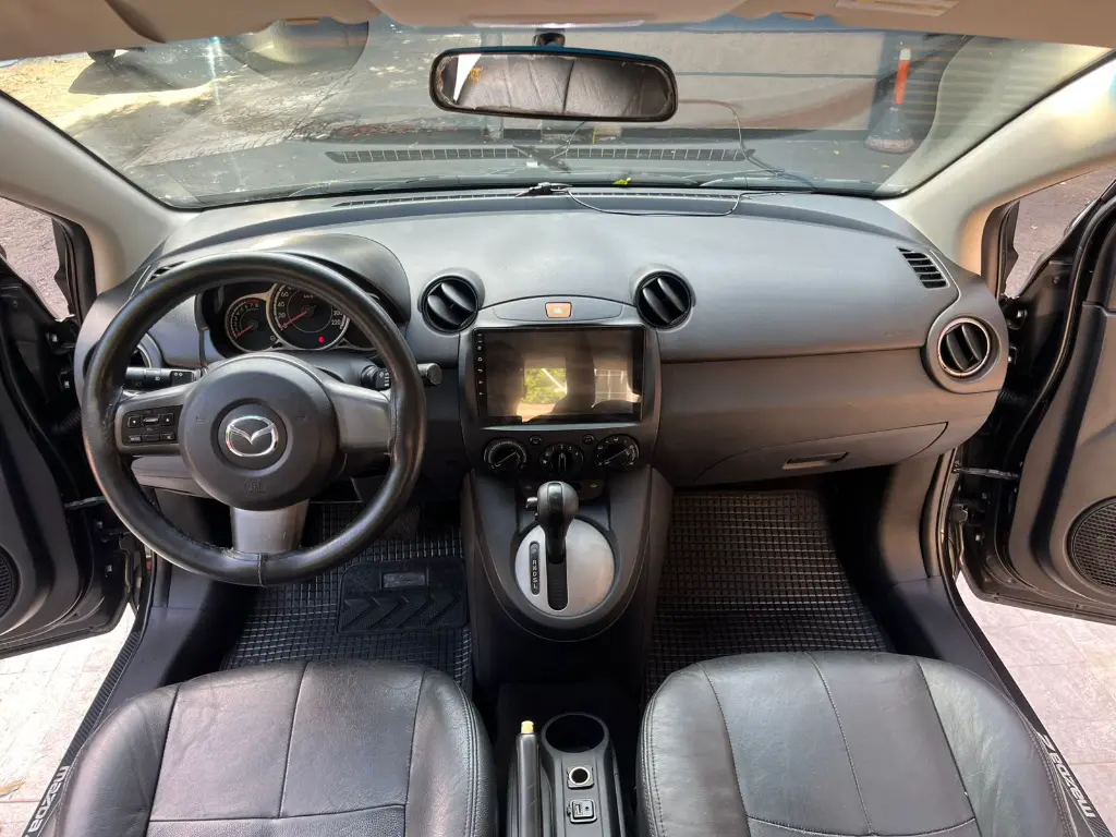 MAZDA 2 HACTH BACK AUTOMÁTICO MOD 2014 (8).webp