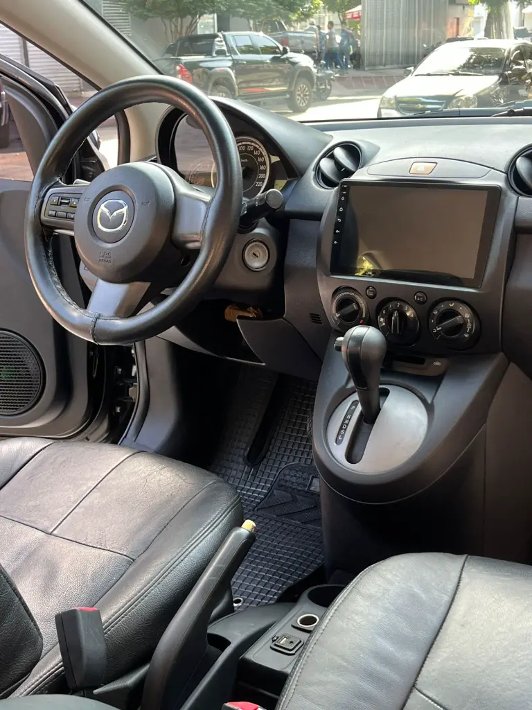 MAZDA 2 HACTH BACK AUTOMÁTICO MOD 2014 (11).webp