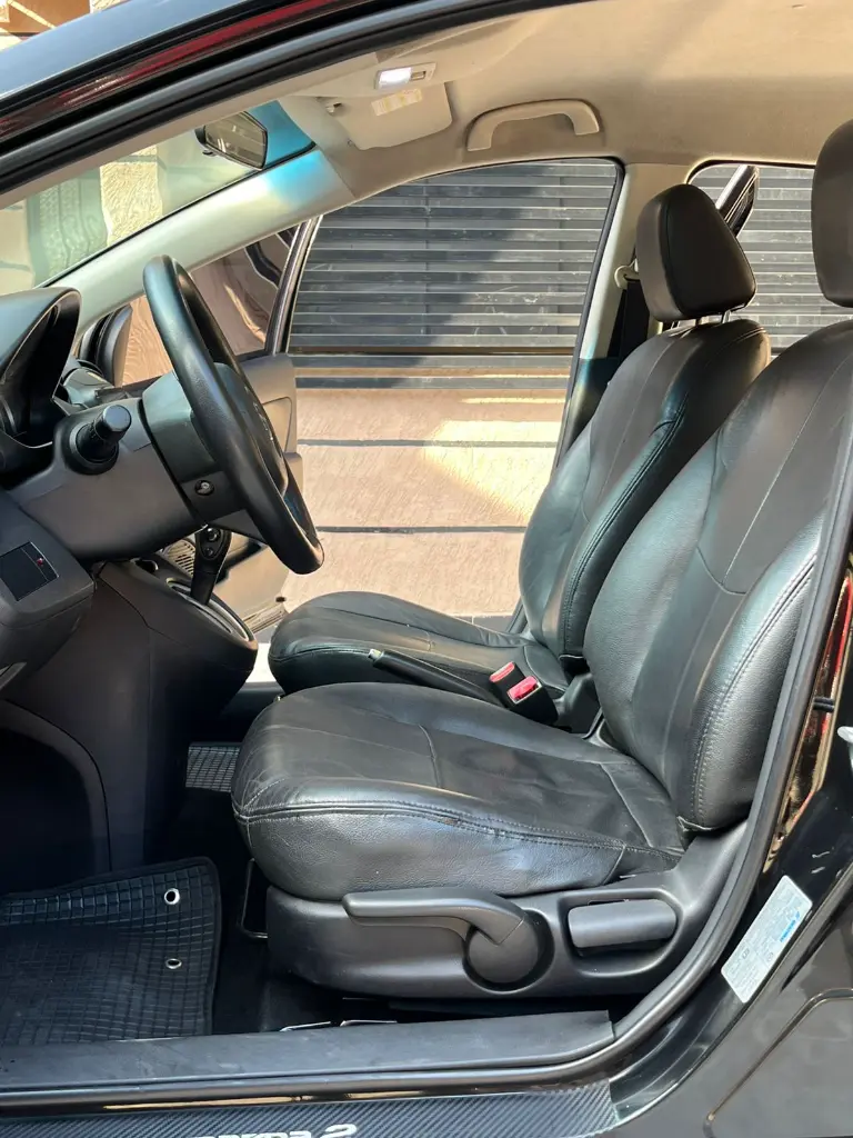 MAZDA 2 HACTH BACK AUTOMÁTICO MOD 2014 (18).webp