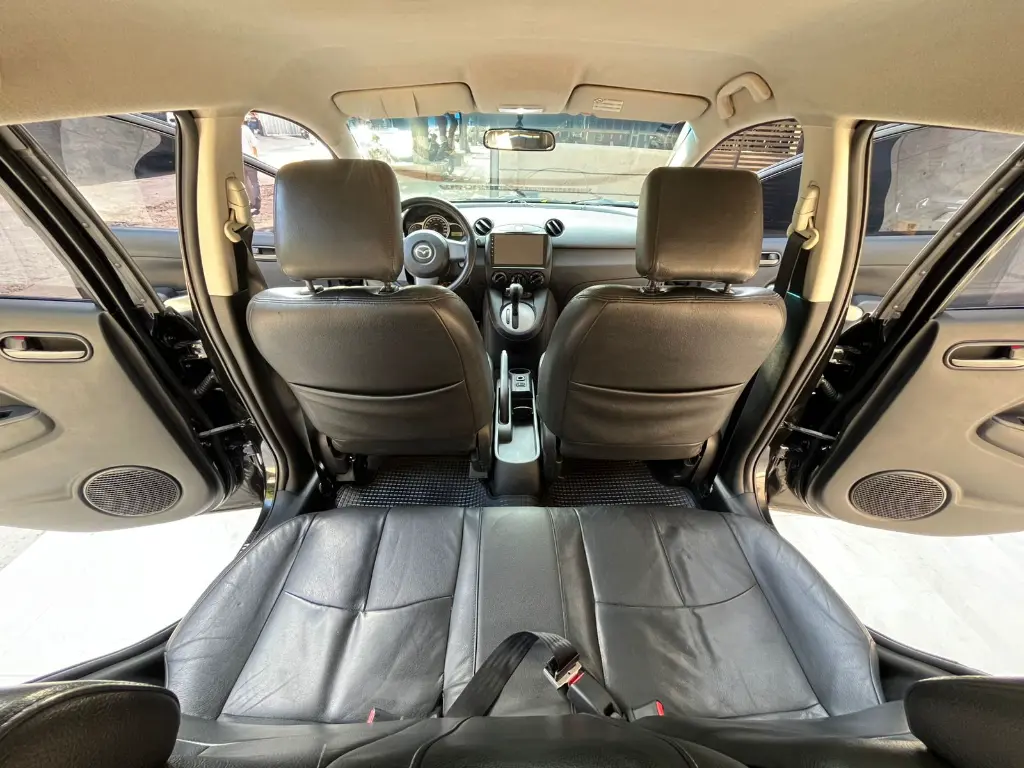 MAZDA 2 HACTH BACK AUTOMÁTICO MOD 2014 (22).webp