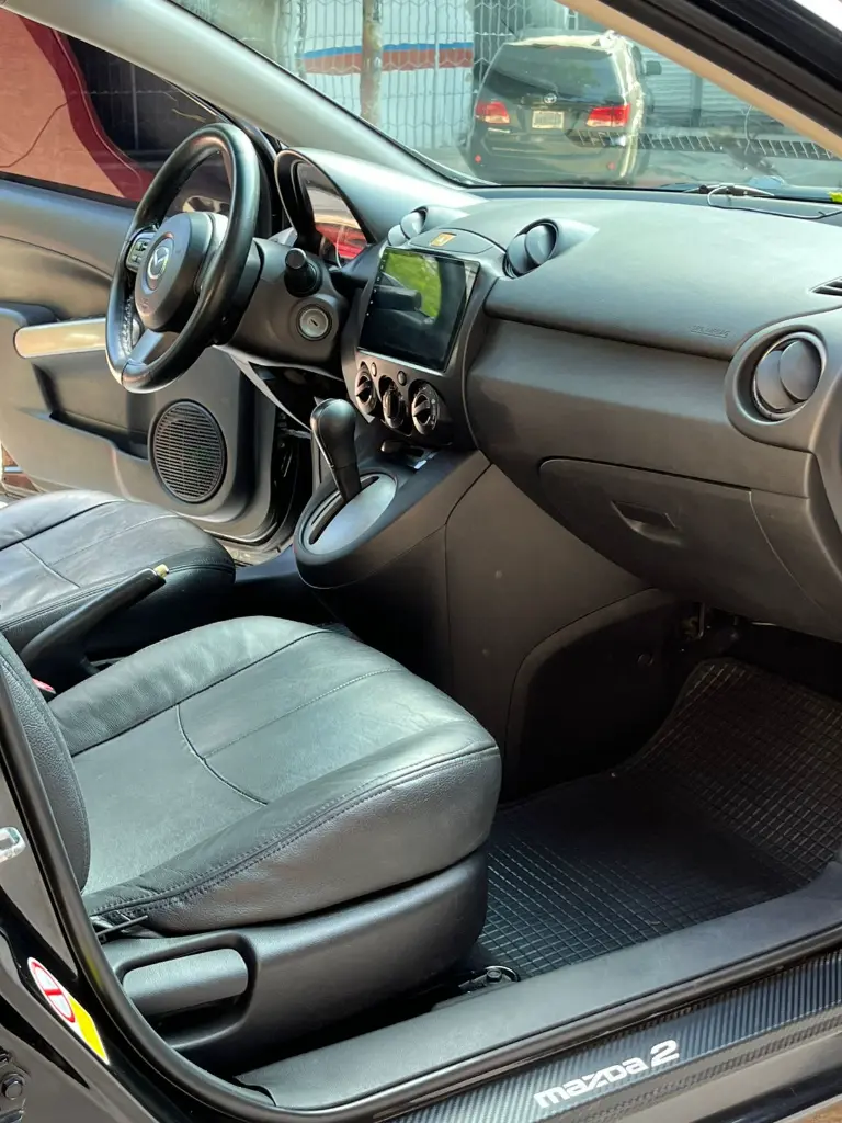 MAZDA 2 HACTH BACK AUTOMÁTICO MOD 2014 (13).webp