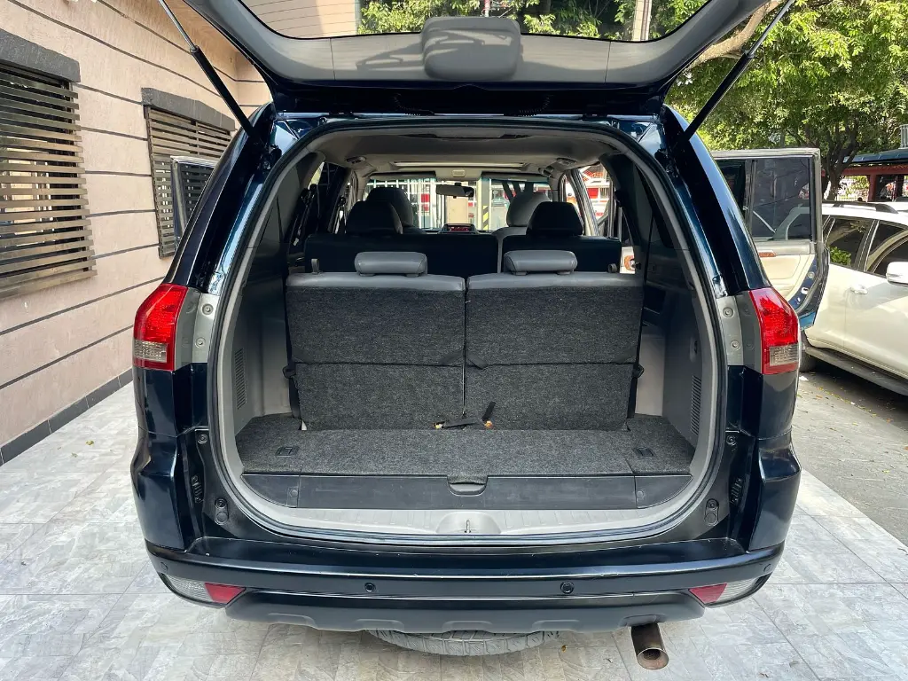 MITSUBISHI NATIVA 2014 (20).webp