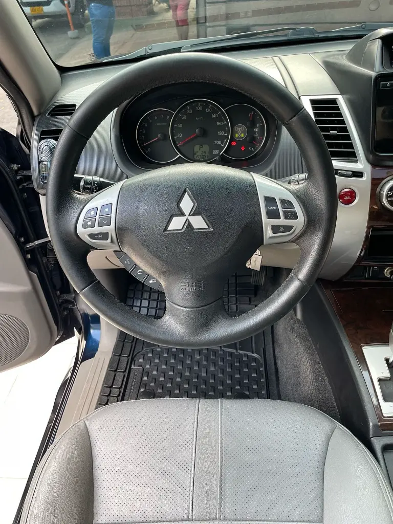 MITSUBISHI NATIVA 2014 (32).webp