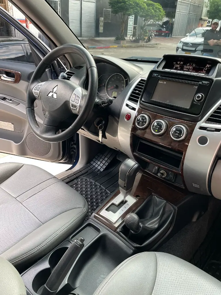 MITSUBISHI NATIVA 2014 (28).webp