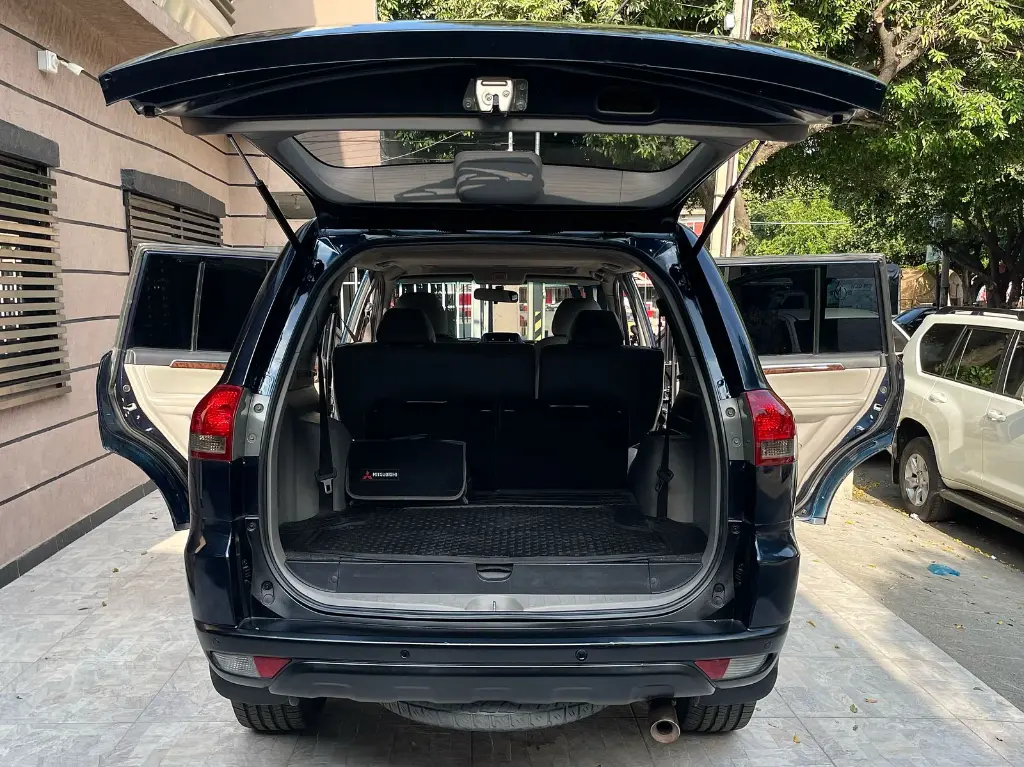 MITSUBISHI NATIVA 2014 (17).webp