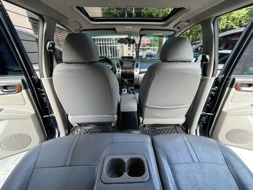 MITSUBISHI NATIVA 2014 (24).webp