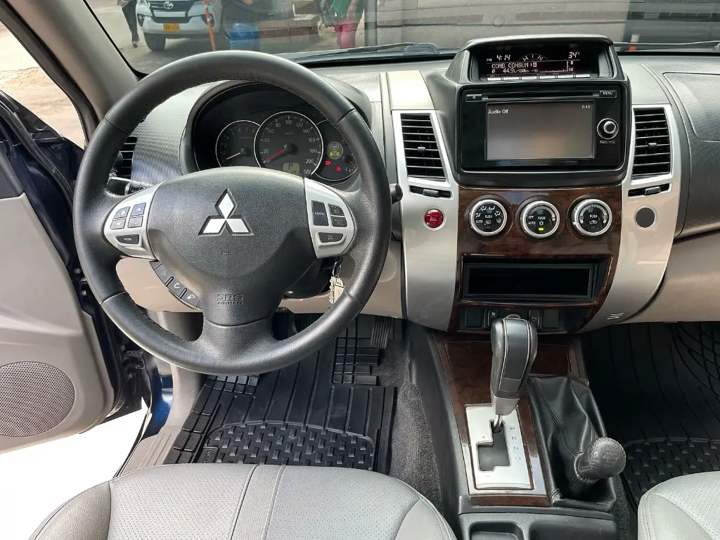 MITSUBISHI NATIVA 2014 (30).webp