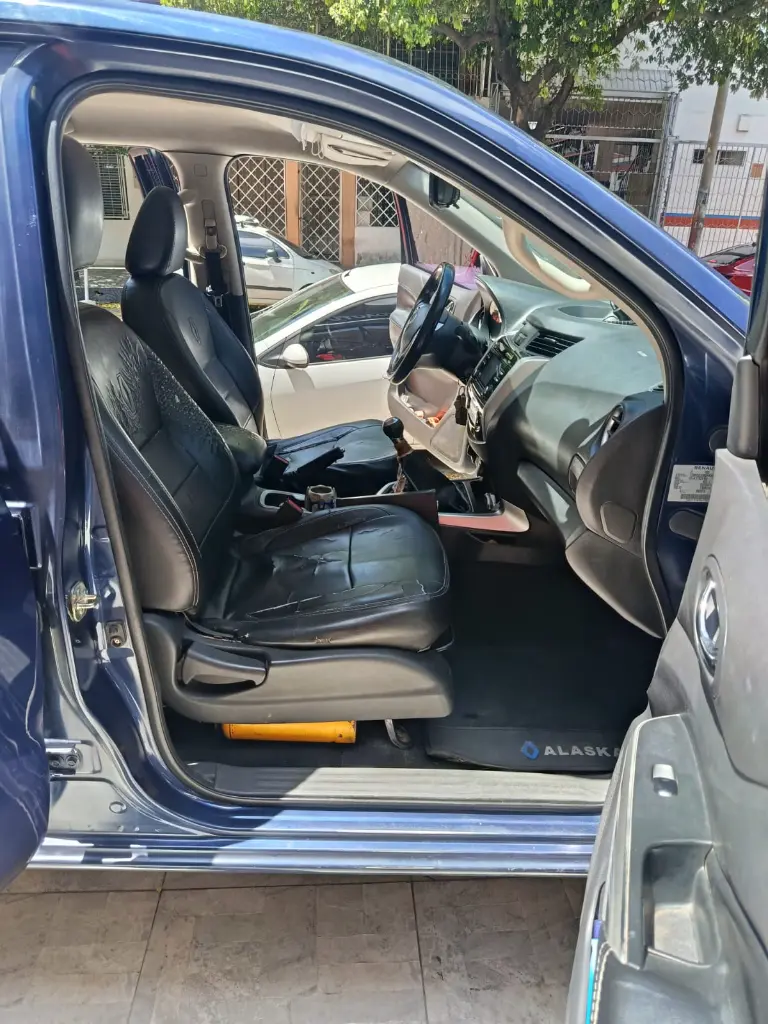 RENAULT ALASKAN ZEN MT 2017 (10).webp