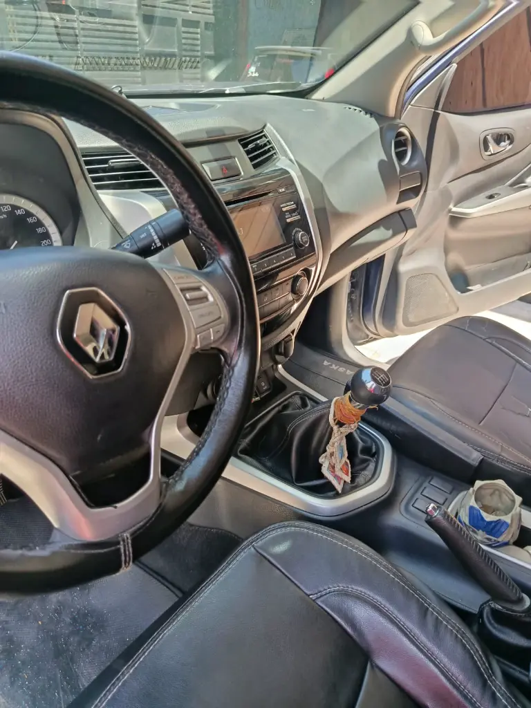 RENAULT ALASKAN ZEN MT 2017 (15).webp