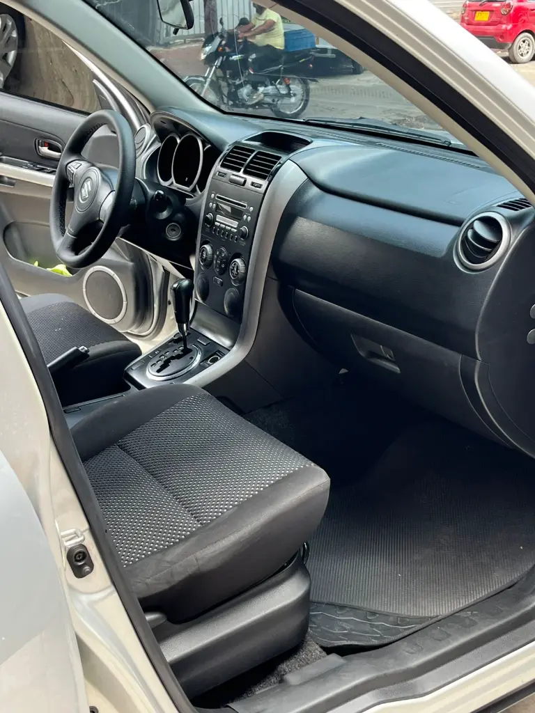 SUZUKI GRAND VITARA SZ AUTOMATICA 2.0L 4x2 2009  (18).webp