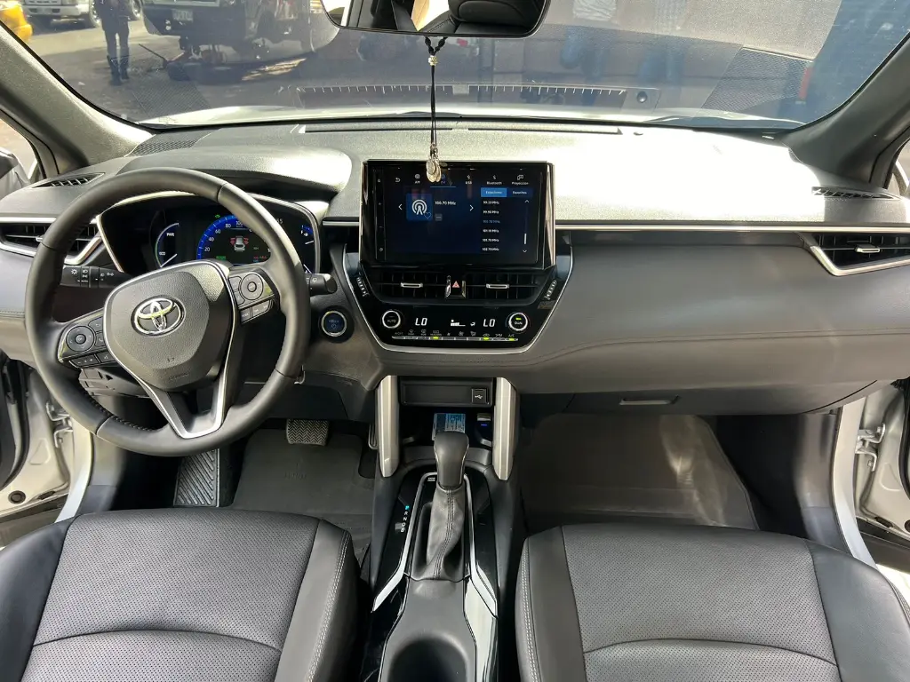 TOYOTA COROLLA CROSS SE-G HYBRID 2023  (15).webp