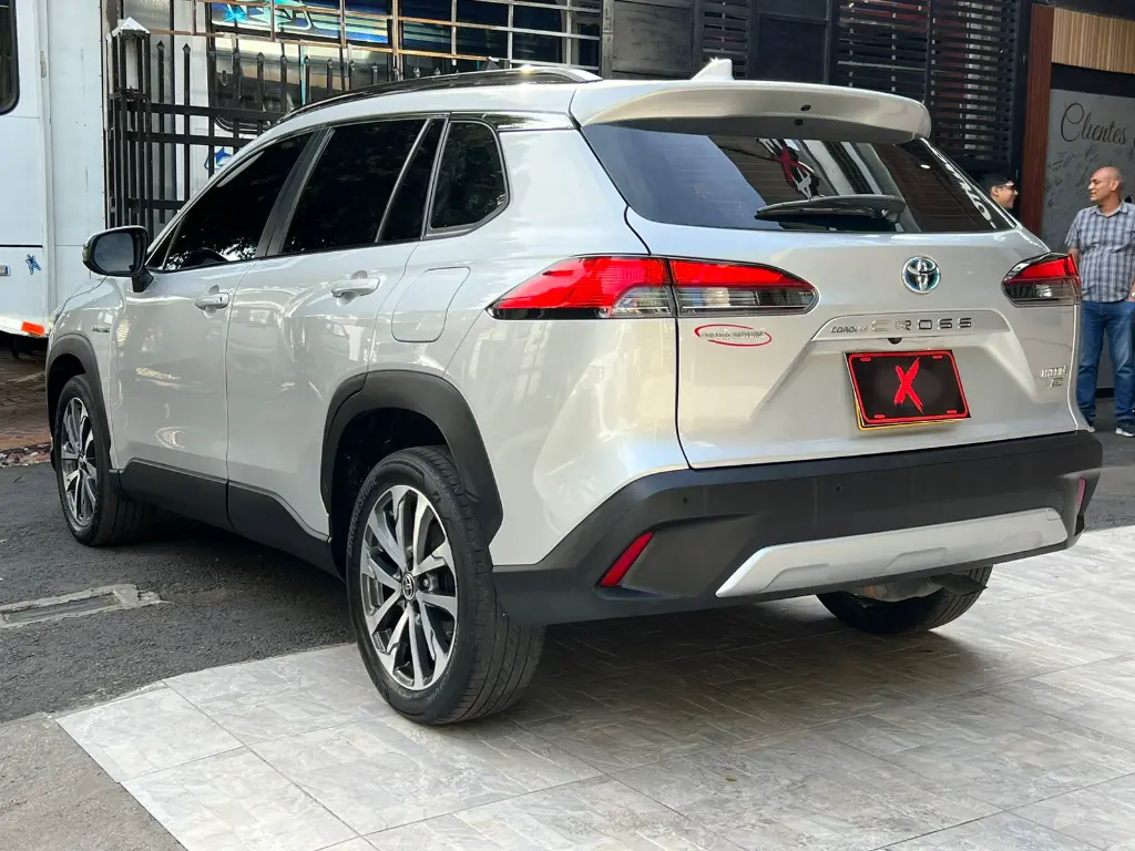TOYOTA COROLLA CROSS SE-G HYBRID 2023  (4).webp