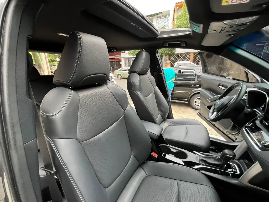 TOYOTA COROLLA CROSS HYBRID MOD 2024  (13).webp