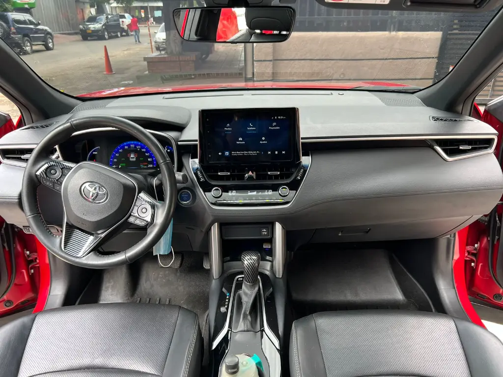 TOYOTA COROLLA CROSS SE-G HYBRID 2024 (16).webp