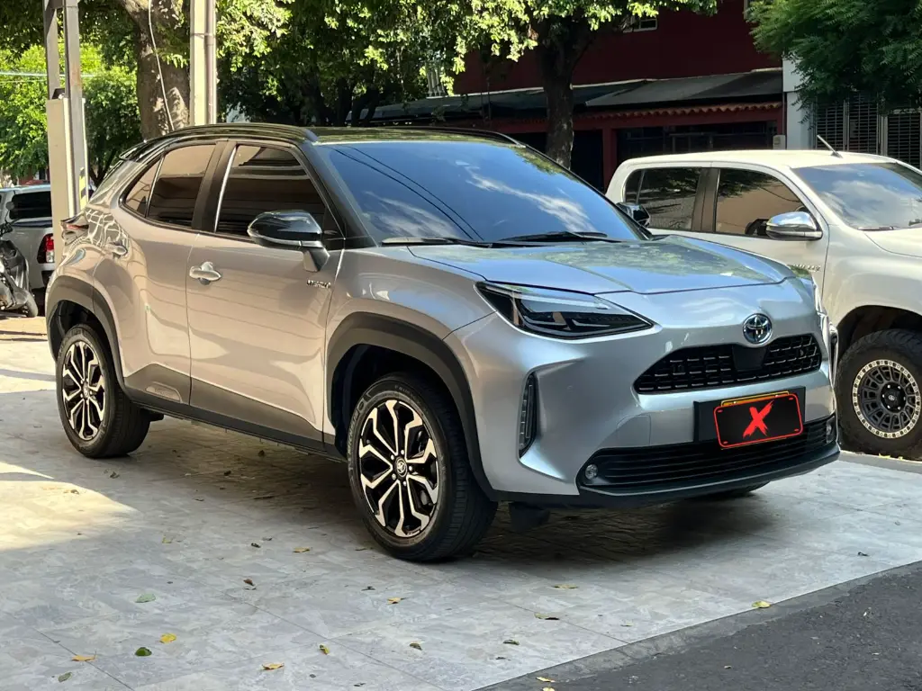 TOYOTA YARIS CROSS XLS HEV 2024 (3).webp