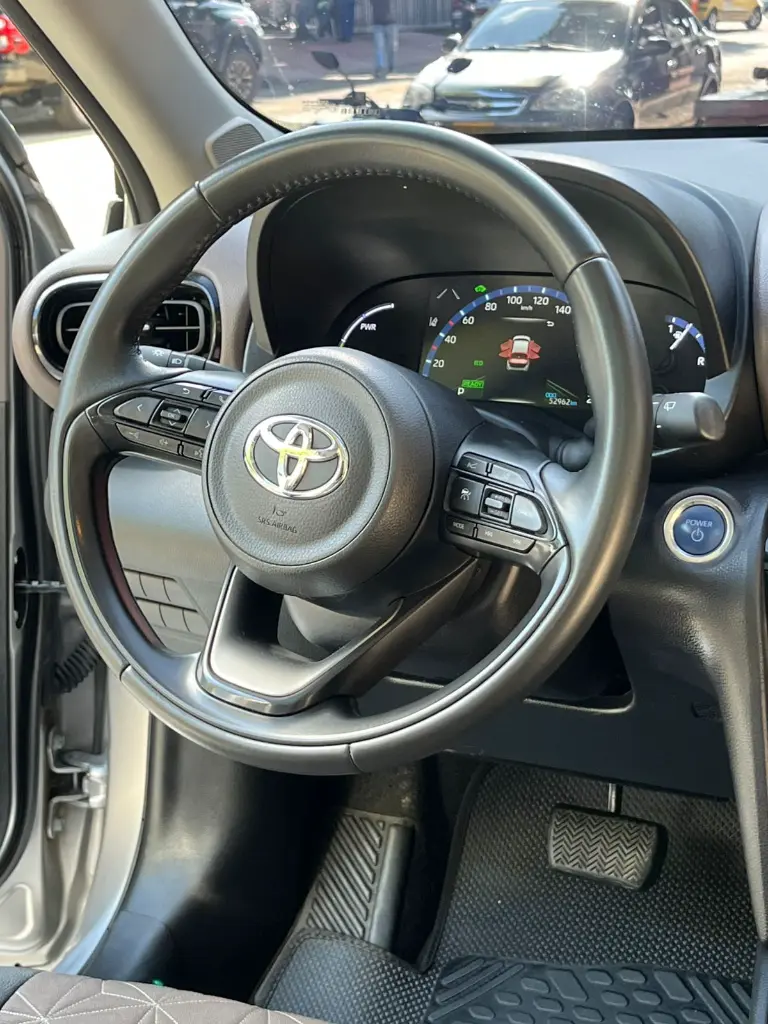 TOYOTA YARIS CROSS XLS HEV 2024 (10).webp