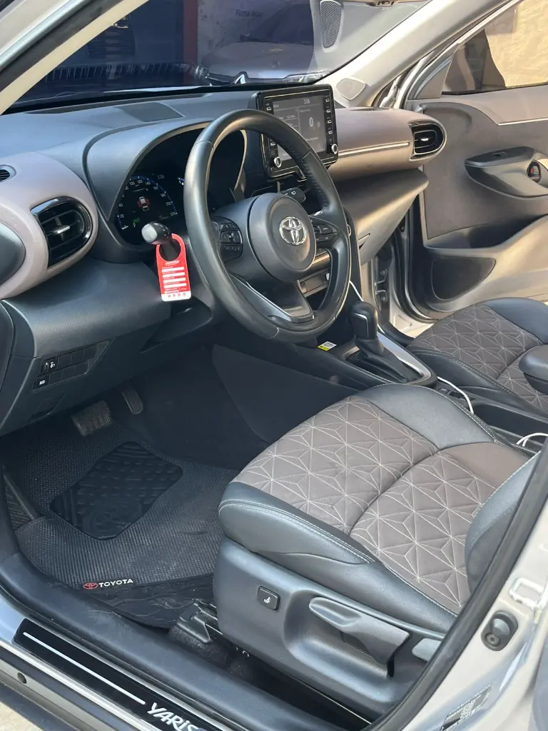 TOYOTA YARIS CROSS XLS HEV 2024 (18).webp