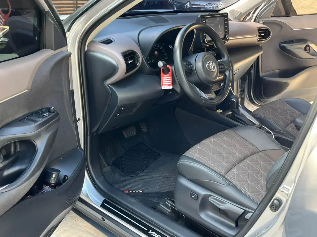 TOYOTA YARIS CROSS XLS HEV 2024 (17).webp