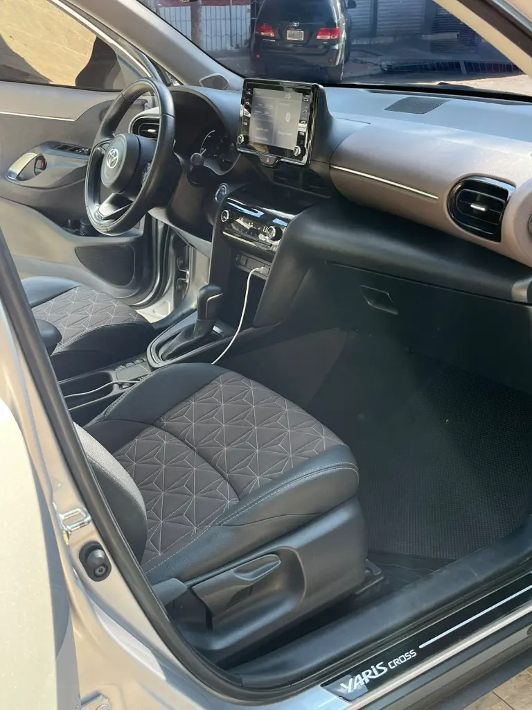 TOYOTA YARIS CROSS XLS HEV 2024 (14).webp