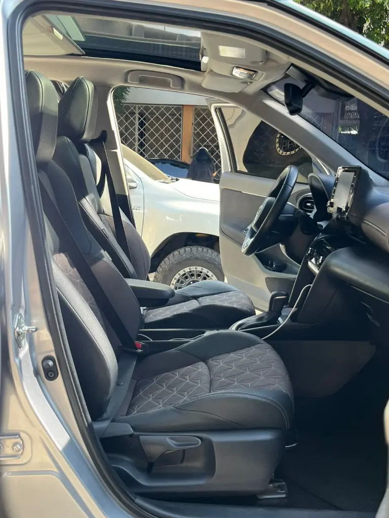 TOYOTA YARIS CROSS XLS HEV 2024 (13).webp