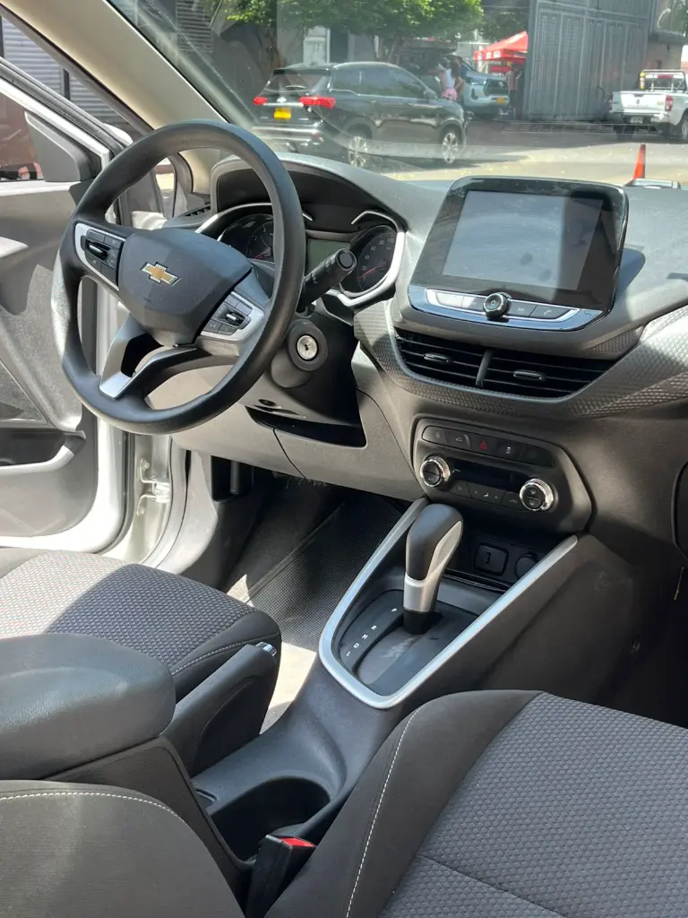 CHEVROLET ONIX LT AUTOMÁTICO MOD 2023 (10).webp