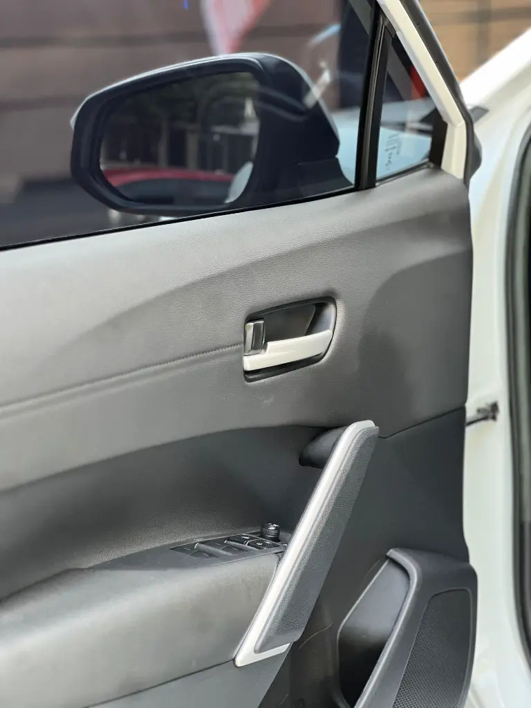 TOYOTA COROLLA CROSS XE-I GASOLINA 2023 publicar en $127.900 (18).webp