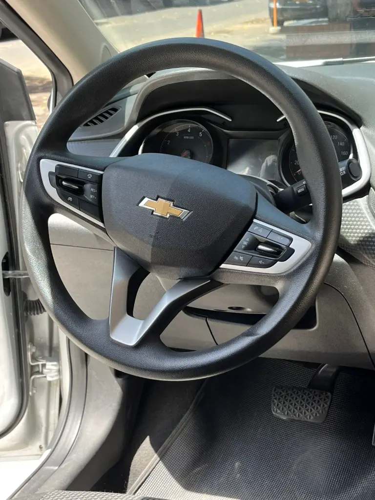 CHEVROLET ONIX LT AUTOMÁTICO MOD 2023 (8).webp