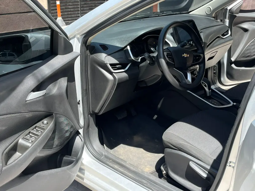 CHEVROLET ONIX LT AUTOMÁTICO MOD 2023 (17).webp