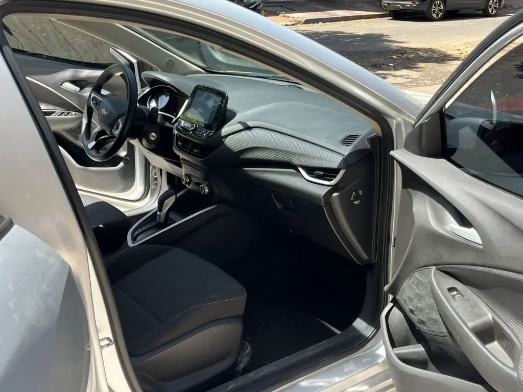CHEVROLET ONIX LT AUTOMÁTICO MOD 2023 (12).webp