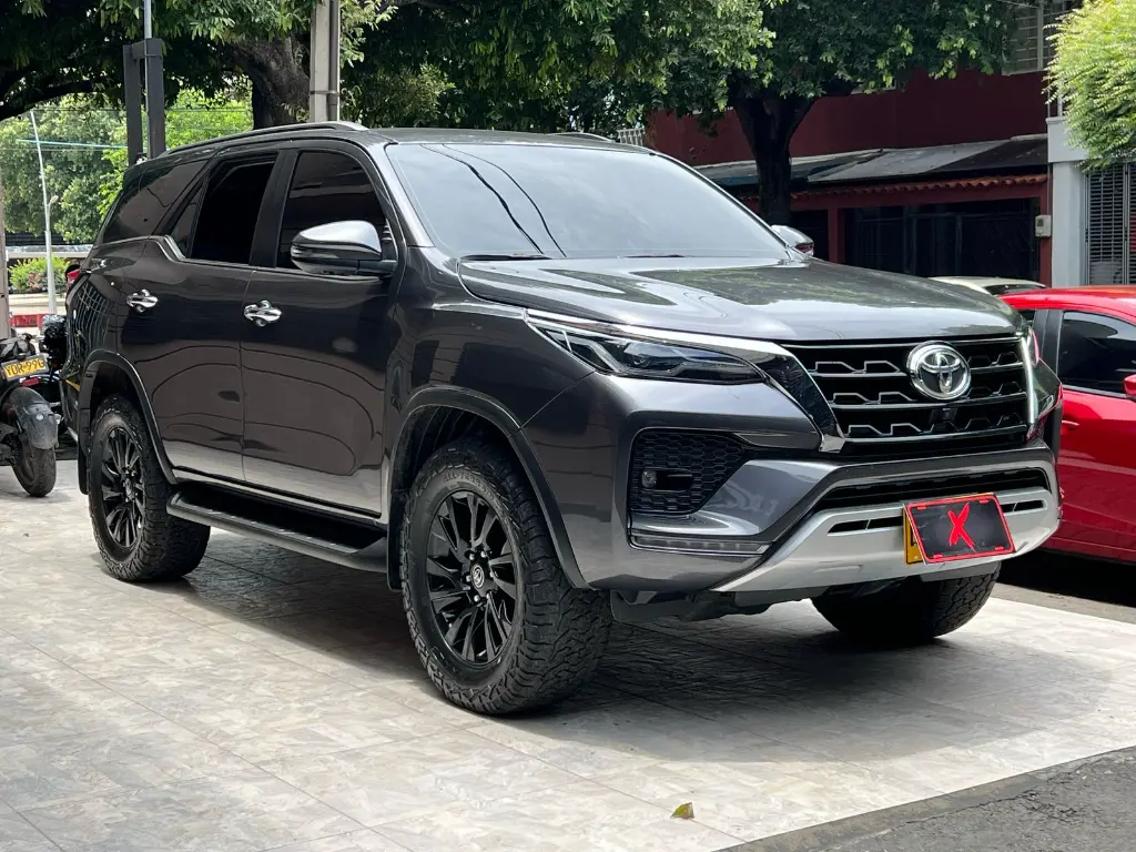 TOYOTA FORTUNER SRV 2.7 GASOLINA 2022 (3).webp