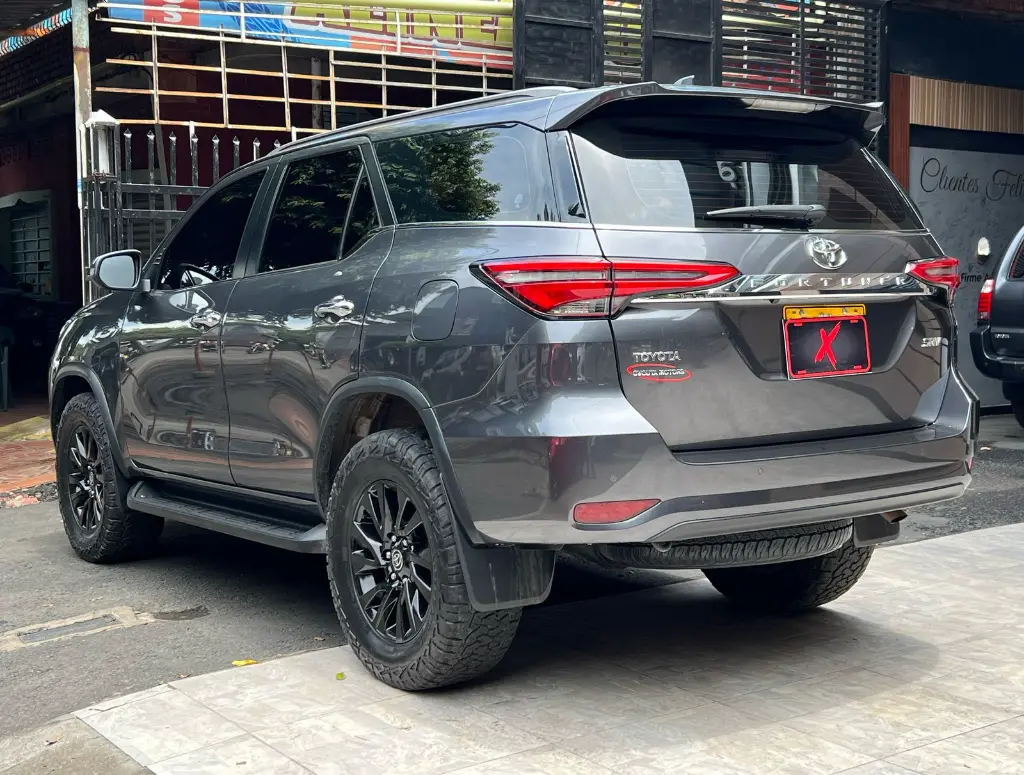 TOYOTA FORTUNER SRV 2.7 GASOLINA 2022 (4).webp