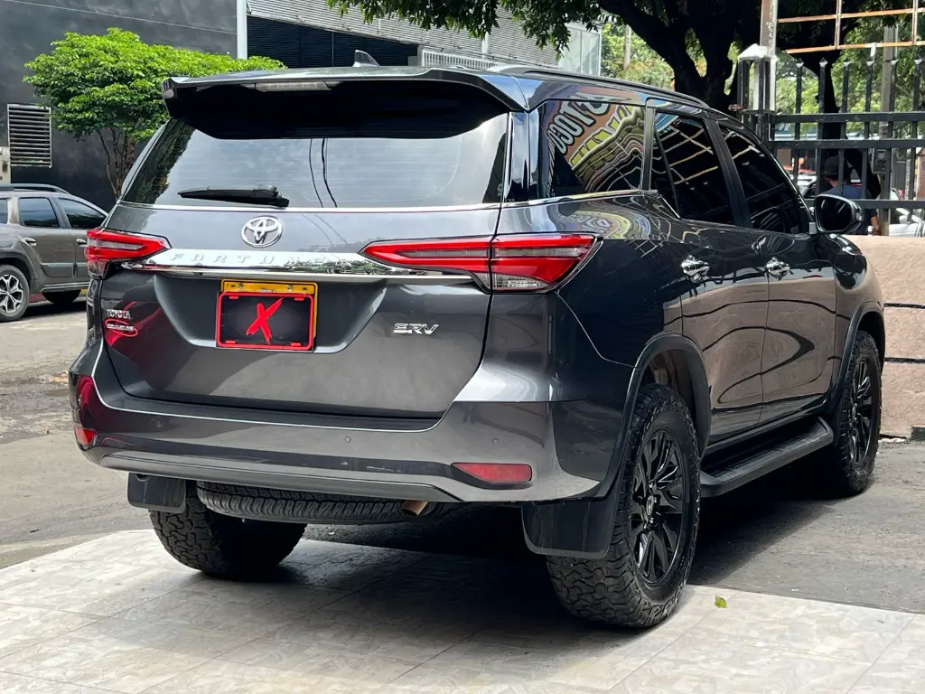 TOYOTA FORTUNER SRV 2.7 GASOLINA 2022 (6).webp