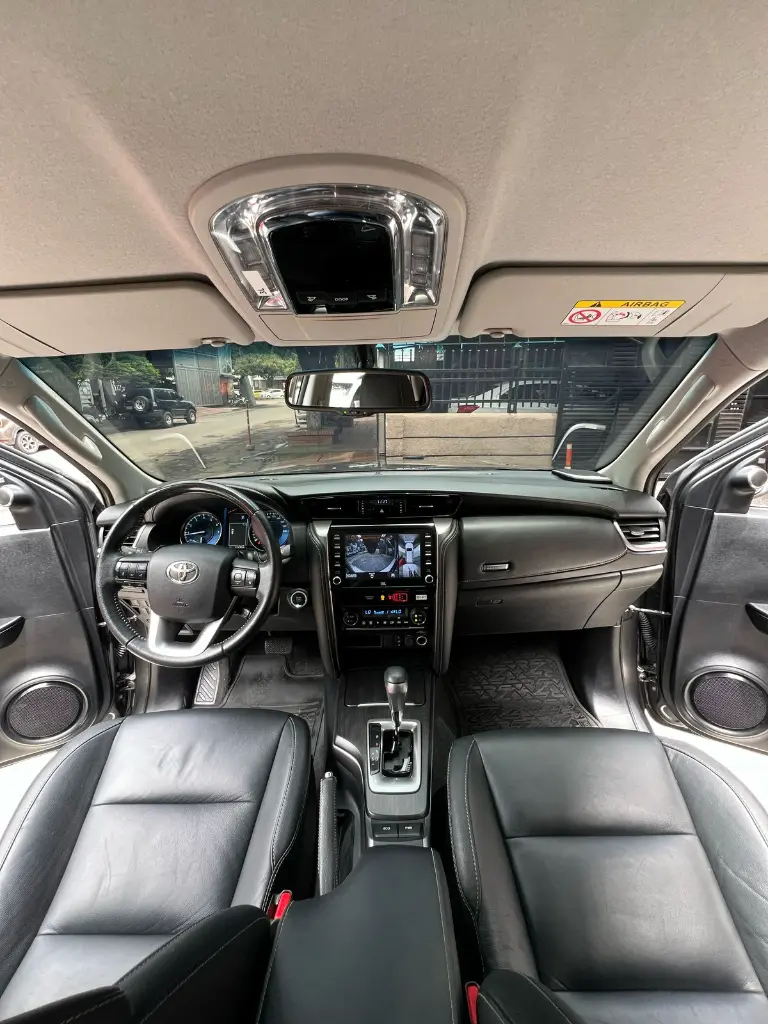 TOYOTA FORTUNER SRV 2.7 GASOLINA 2022 (13).webp