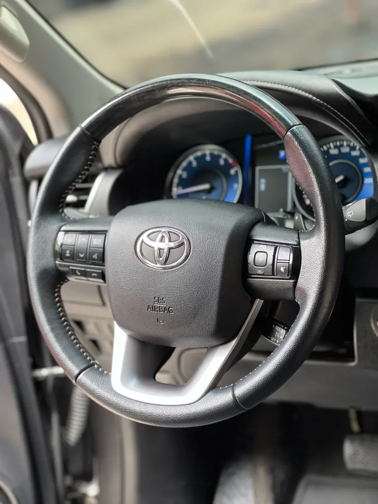 TOYOTA FORTUNER SRV 2.7 GASOLINA 2022 (11).webp