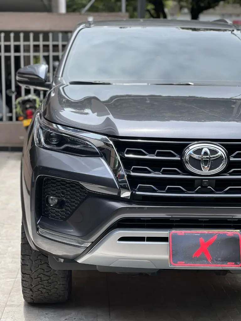 TOYOTA FORTUNER SRV 2.7 GASOLINA 2022 (23).webp