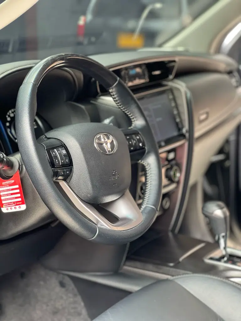 TOYOTA FORTUNER SRV 2.7 GASOLINA 2022 (8).webp
