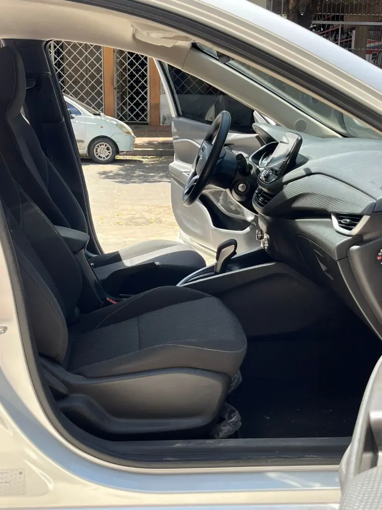 CHEVROLET ONIX LT AUTOMÁTICO MOD 2023 (14).webp