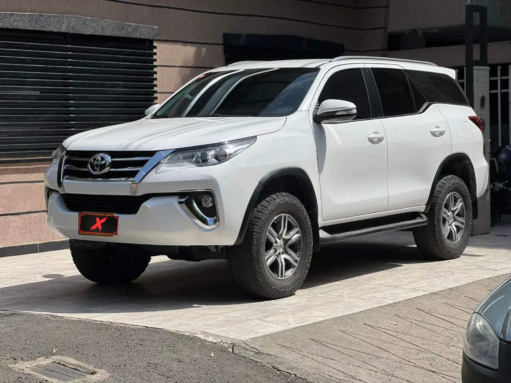 TOYOTA FORTUNER SW4 2.7 GASOLINA 2017  (1).webp