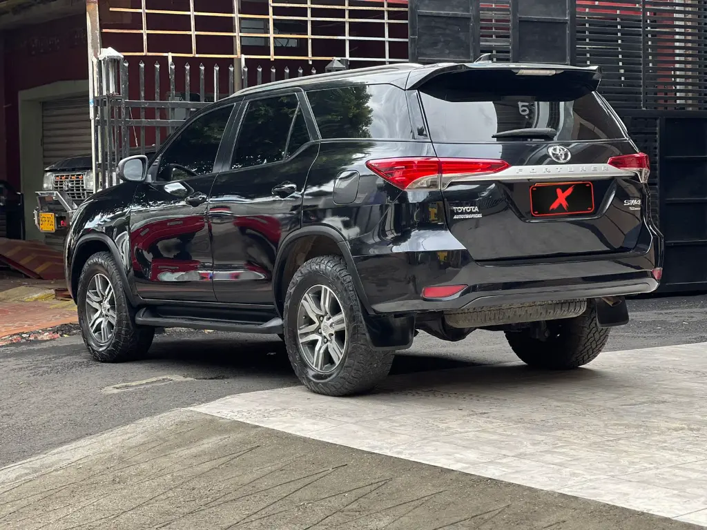 TOYOTA FORTUNER SW4 2.7 GASOLINA BLINDAJE 2+ 2018  (4).webp