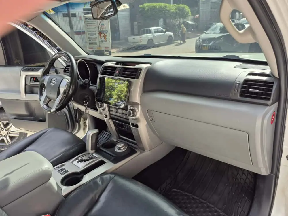 TOYOTA 4RUNNER LIMITED TP 4X4 GASOLINA 2011 (27).webp