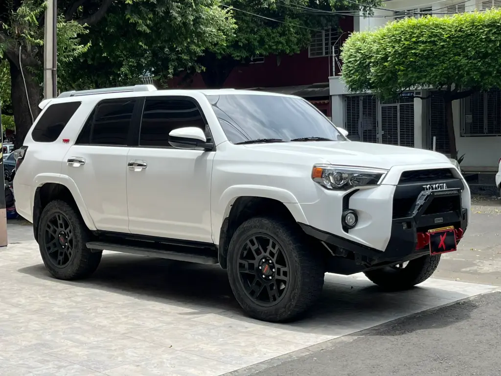 TOYOTA 4RUNNER SR5 BLINDAJE 2 PLUS 2018 (3).webp
